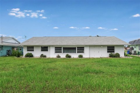 House in Sun City Center, Florida 3 bedrooms, 161.28 sq.m. № 1913482 - photo 9