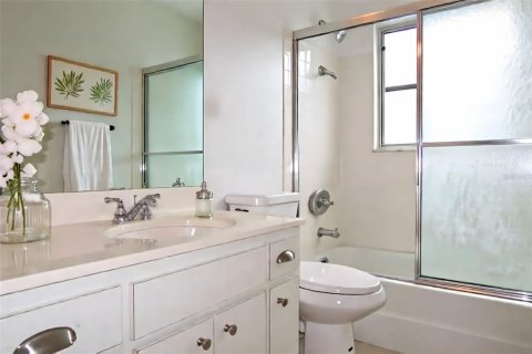 House in Sun City Center, Florida 3 bedrooms, 161.28 sq.m. № 1913482 - photo 7
