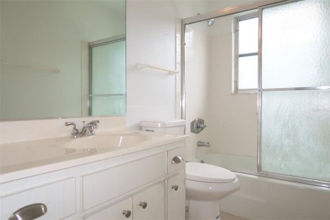 House in Sun City Center, Florida 3 bedrooms, 161.28 sq.m. № 1913482 - photo 21
