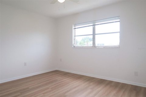 House in Sun City Center, Florida 3 bedrooms, 161.28 sq.m. № 1913482 - photo 17