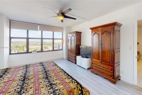Condo in Hallandale Beach, Florida, 1 bedroom  № 1709375 - photo 21