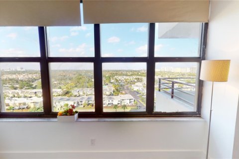 Condo in Hallandale Beach, Florida, 1 bedroom  № 1709375 - photo 22