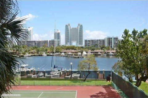 Condo in Hallandale Beach, Florida, 1 bedroom  № 1709375 - photo 30
