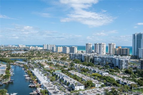 Condo in Hallandale Beach, Florida, 1 bedroom  № 1709375 - photo 3