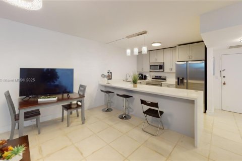 Condo in Hallandale Beach, Florida, 1 bedroom  № 1709375 - photo 16