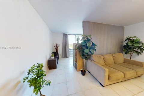 Condo in Hallandale Beach, Florida, 1 bedroom  № 1709375 - photo 11