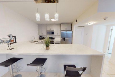 Condo in Hallandale Beach, Florida, 1 bedroom  № 1709375 - photo 12
