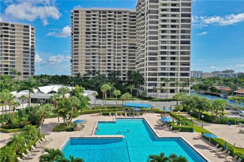 Condo in Hallandale Beach, Florida, 1 bedroom  № 1709375 - photo 29
