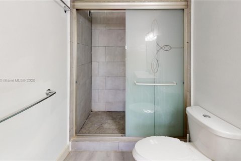 Condo in Hallandale Beach, Florida, 1 bedroom  № 1709375 - photo 26