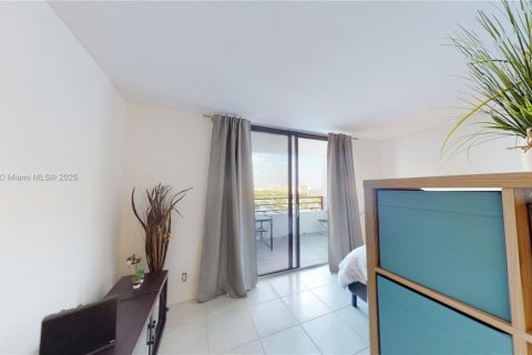 Condo in Hallandale Beach, Florida, 1 bedroom  № 1709375 - photo 14