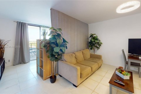 Condo in Hallandale Beach, Florida, 1 bedroom  № 1709375 - photo 10