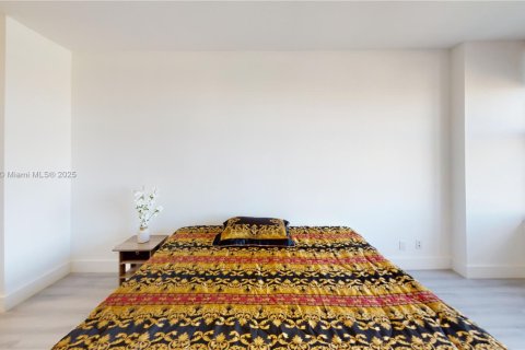Condo in Hallandale Beach, Florida, 1 bedroom  № 1709375 - photo 20