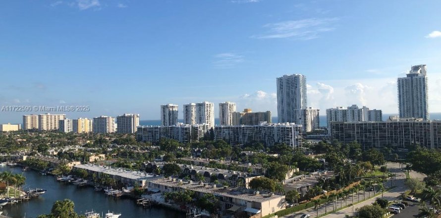 Condo in Hallandale Beach, Florida, 1 bedroom  № 1709375