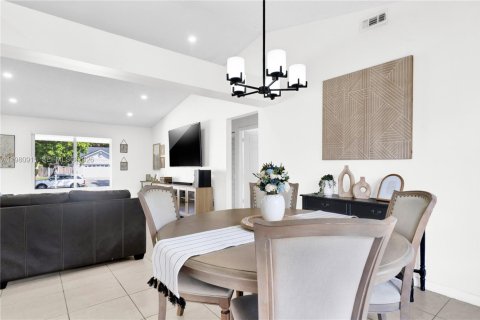 Купить виллу или дом в Катлер-Бей, Флорида 3 спальни, 156.54м2, № 2043393 - фото 8