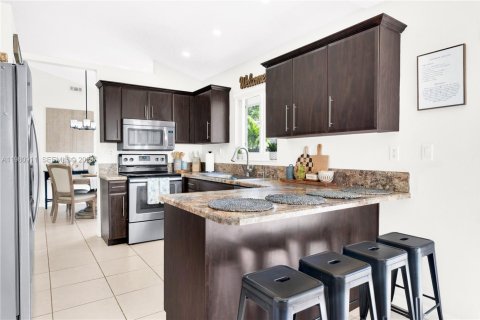 Купить виллу или дом в Катлер-Бей, Флорида 3 спальни, 156.54м2, № 2043393 - фото 13