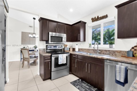 Купить виллу или дом в Катлер-Бей, Флорида 3 спальни, 156.54м2, № 2043393 - фото 15