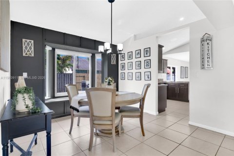 Купить виллу или дом в Катлер-Бей, Флорида 3 спальни, 156.54м2, № 2043393 - фото 11