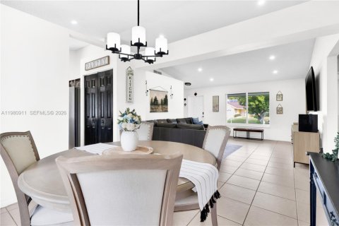 Купить виллу или дом в Катлер-Бей, Флорида 3 спальни, 156.54м2, № 2043393 - фото 12