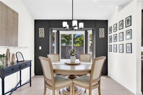 Купить виллу или дом в Катлер-Бей, Флорида 3 спальни, 156.54м2, № 2043393 - фото 9