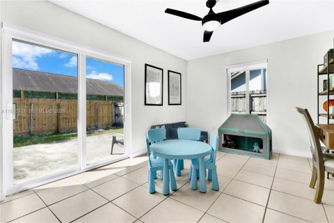 Купить виллу или дом в Катлер-Бей, Флорида 3 спальни, 156.54м2, № 2043393 - фото 20