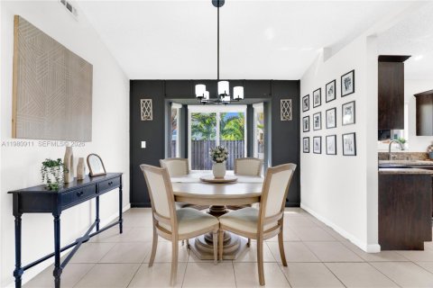 Купить виллу или дом в Катлер-Бей, Флорида 3 спальни, 156.54м2, № 2043393 - фото 10