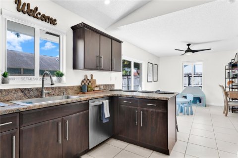 Купить виллу или дом в Катлер-Бей, Флорида 3 спальни, 156.54м2, № 2043393 - фото 18