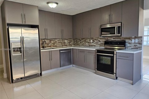 Снять в аренду виллу или дом в Майами, Флорида 3 спальни, 183.95м2, № 2005130 - фото 4