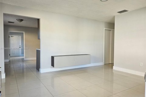 Снять в аренду виллу или дом в Майами, Флорида 3 спальни, 183.95м2, № 2005130 - фото 3