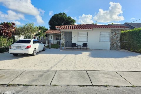 Дом в Майами, Флорида 3 спальни, 183.95м2 № 2005130