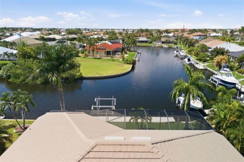 House in Punta Gorda, Florida 3 bedrooms, 229.19 sq.m. № 2304407