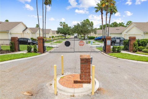 Townhouse in Kissimmee, Florida 2 bedrooms, 121.33 sq.m. № 2197697 - photo 4