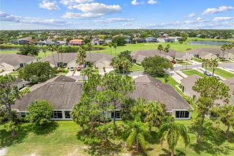 Townhouse in Kissimmee, Florida 2 bedrooms, 121.33 sq.m. № 2197697 - photo 13