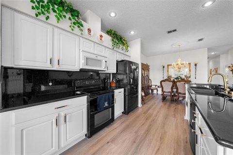 Townhouse in Kissimmee, Florida 2 bedrooms, 121.33 sq.m. № 2197697 - photo 30