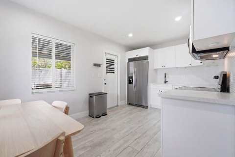 House in Pompano Beach, Florida 2 bedrooms, 88.72 sq.m. № 2189679 - photo 6