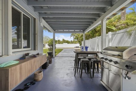 House in Pompano Beach, Florida 2 bedrooms, 88.72 sq.m. № 2189679 - photo 17