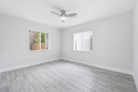 House in Pompano Beach, Florida 2 bedrooms, 88.72 sq.m. № 2189679 - photo 11