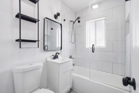 House in Pompano Beach, Florida 2 bedrooms, 88.72 sq.m. № 2189679 - photo 7