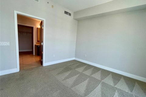 Condo in Tampa, Florida, 2 bedrooms  № 2156569 - photo 17