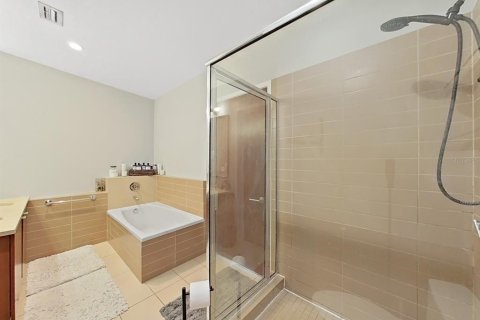 Condo in Tampa, Florida, 2 bedrooms  № 2156569 - photo 21
