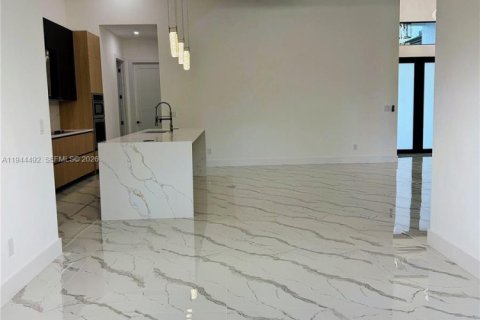 Casa en venta en Cape Coral, Florida, 4 dormitorios, 200.3 m2 № 2001059 - foto 15