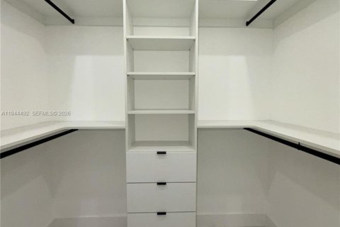 Casa en venta en Cape Coral, Florida, 4 dormitorios, 200.3 m2 № 2001059 - foto 23