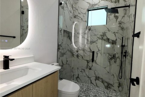 Casa en venta en Cape Coral, Florida, 4 dormitorios, 200.3 m2 № 2001059 - foto 18