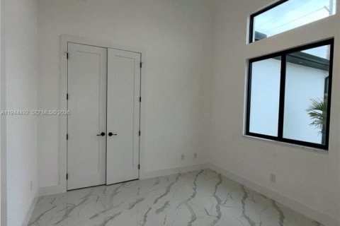 Casa en venta en Cape Coral, Florida, 4 dormitorios, 200.3 m2 № 2001059 - foto 24