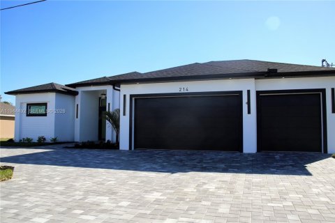 Casa en Cape Coral, Florida 4 dormitorios, 200.3 m2 № 2001059