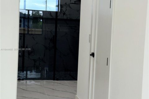 Casa en venta en Cape Coral, Florida, 4 dormitorios, 200.3 m2 № 2001059 - foto 22