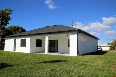 Casa en venta en Cape Coral, Florida, 4 dormitorios, 200.3 m2 № 2001059 - foto 6