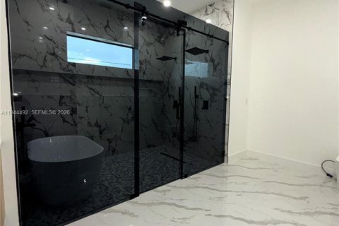 Casa en venta en Cape Coral, Florida, 4 dormitorios, 200.3 m2 № 2001059 - foto 17