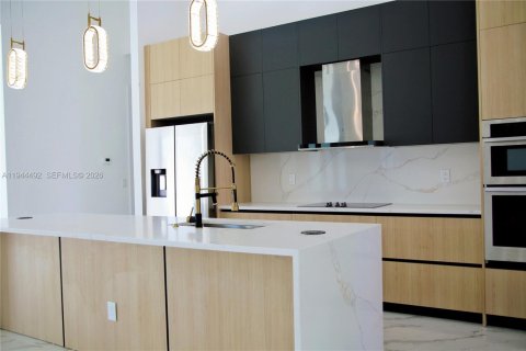 Casa en venta en Cape Coral, Florida, 4 dormitorios, 200.3 m2 № 2001059 - foto 9