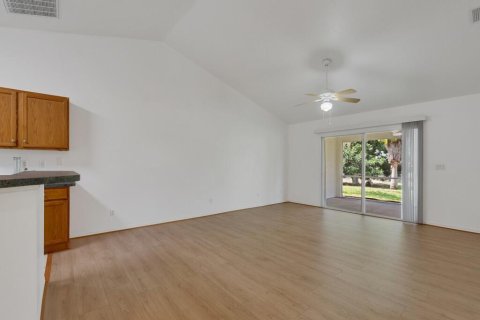 Снять в аренду квартиру в Себастьян, Флорида 3 комнаты, 110.65м2, № 2087204 - фото 6