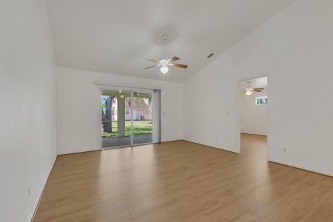 Снять в аренду квартиру в Себастьян, Флорида 3 комнаты, 110.65м2, № 2087204 - фото 5